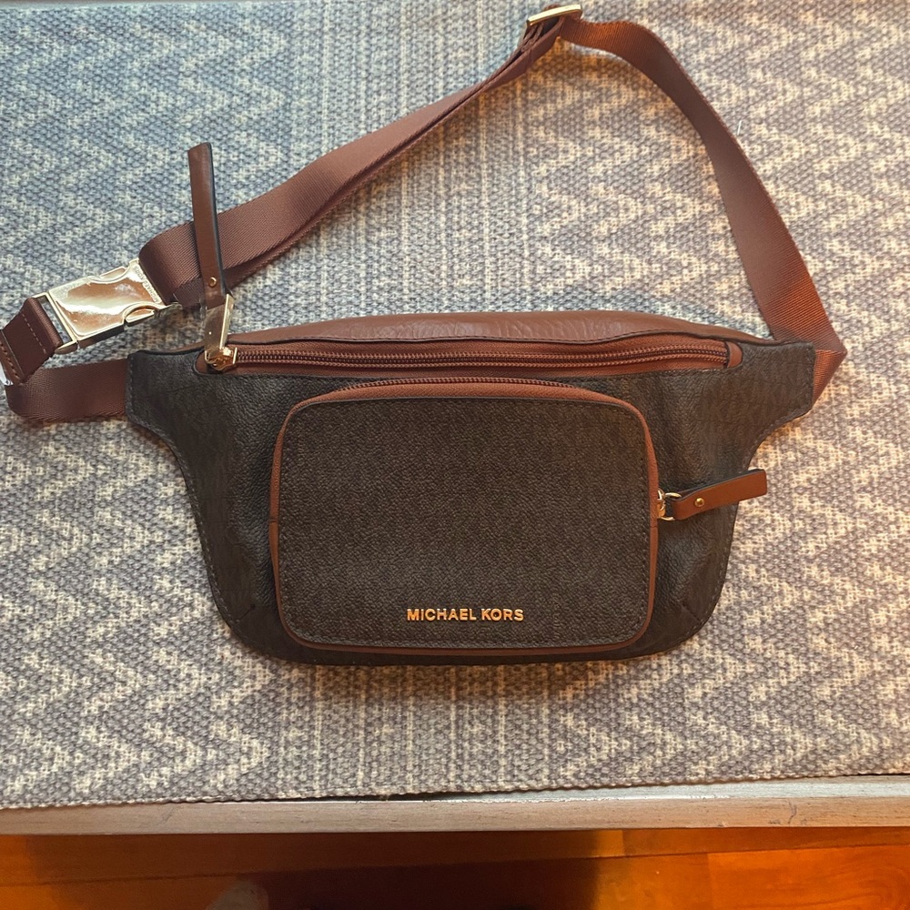 Michael Kors sling pack bag